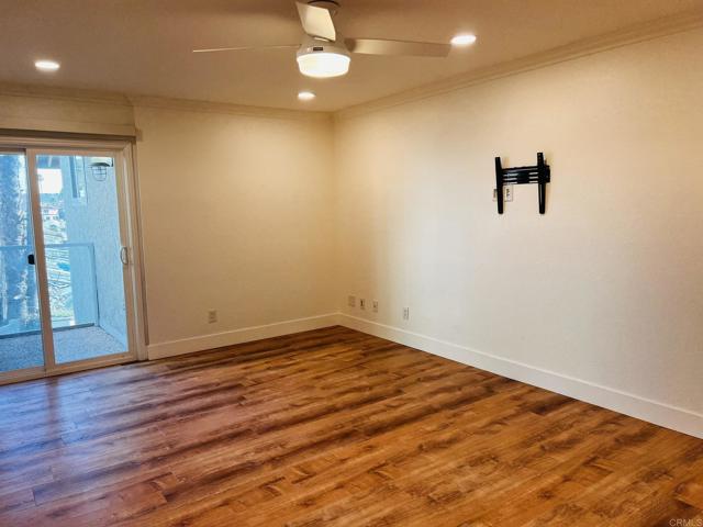 4587 Cove Drive, Carlsbad CA: https://media.crmls.org/mediaz/f8f75a2d-c856-4106-9601-aeaf8b1fe8f2.jpg