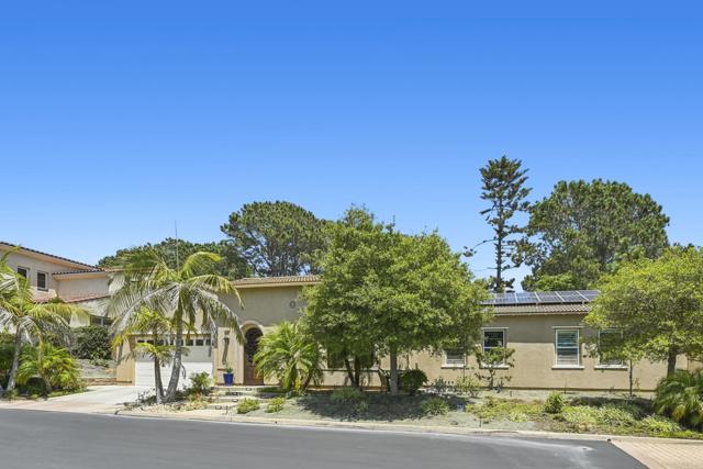 939 Bluejack Road, Encinitas CA: https://media.crmls.org/mediaz/f8f79f3a-8421-4e31-ba0e-2e6bbc958725.jpg