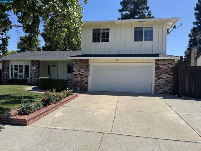 898 Luxury Dr, Concord CA: https://media.crmls.org/mediaz/f8f7c39b-49db-4c3e-b100-cf98807693a3.jpg