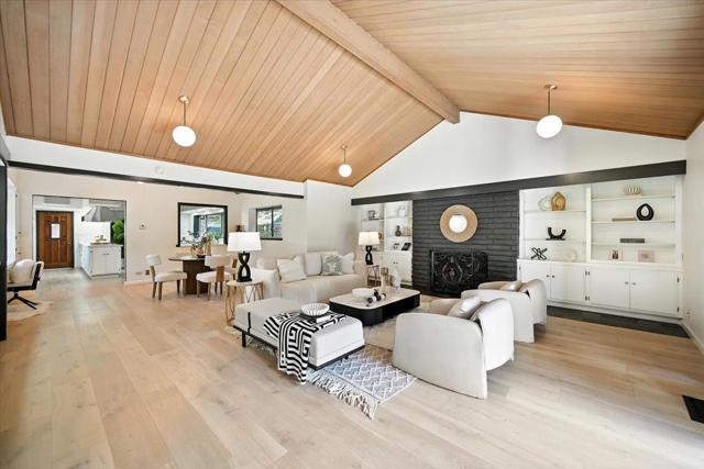 14582 Horseshoe Court, Saratoga CA: https://media.crmls.org/mediaz/f8f7f1ad-4e57-475d-aebb-c6c697bca14c.jpg