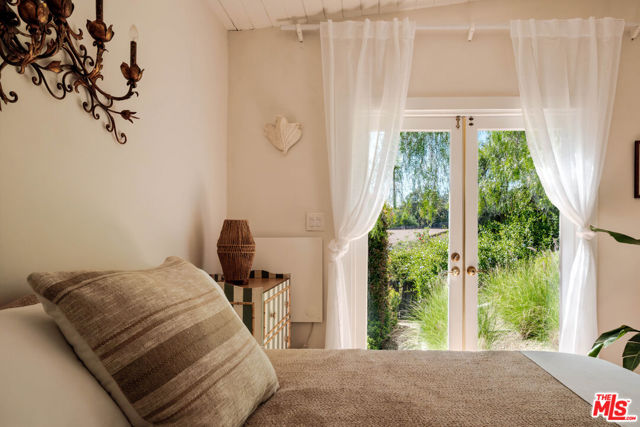 21316 Encina Road, Topanga CA: https://media.crmls.org/mediaz/f8f8a863-760c-4039-84db-3d32ca429f1c.jpg