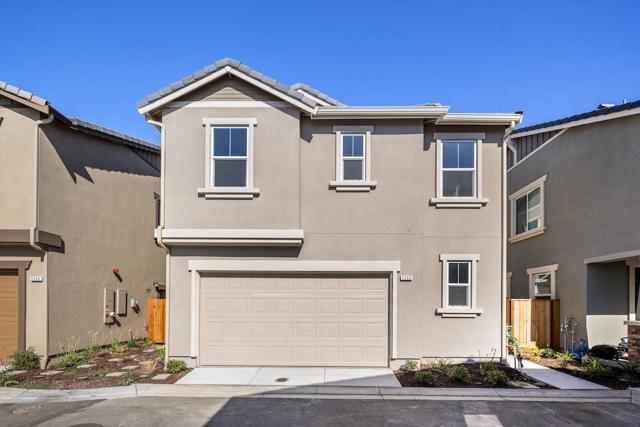 2250 Gladiola Drive, Hollister CA: https://media.crmls.org/mediaz/f8f8b1e7-948a-40f9-96de-0b98089d496c.jpg