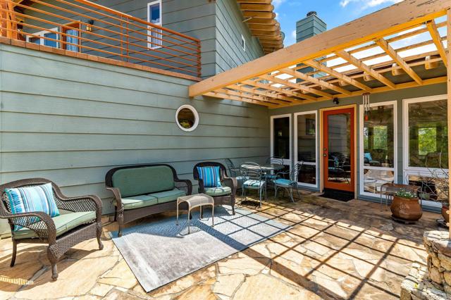6132 Rainbow Heights Rd, Fallbrook CA: https://media.crmls.org/mediaz/f8f8cef5-4468-4b46-b226-cf5c6518e92c.jpg