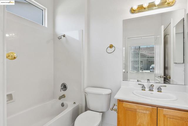 551 Quindell Way, Brentwood CA: https://media.crmls.org/mediaz/f8f91653-c50a-4825-8c77-aff5a4957857.jpg