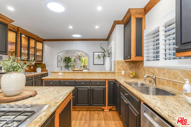 755 S Highland Avenue, Los Angeles CA: https://media.crmls.org/mediaz/f8f93dae-2f1f-4321-90db-53632f1aa0e8.jpg