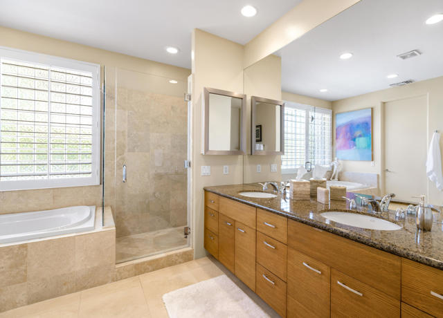 2000 S Caliente Drive, Palm Springs CA: https://media.crmls.org/mediaz/f8f98ee3-0f20-4821-bc6c-c9f84de93bd8.jpg