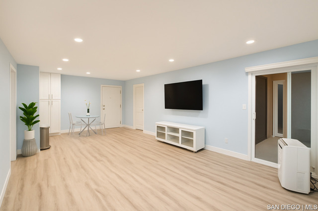 4730 Noyes ST, San Diego CA: https://media.crmls.org/mediaz/f8f998fd-b324-4fd1-a624-2d98cd1b3a40.jpg