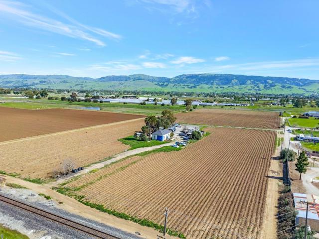 11580 Monterey Road, Gilroy CA: https://media.crmls.org/mediaz/f8f9cf45-add3-41b5-9528-4783e5124bfe.jpg