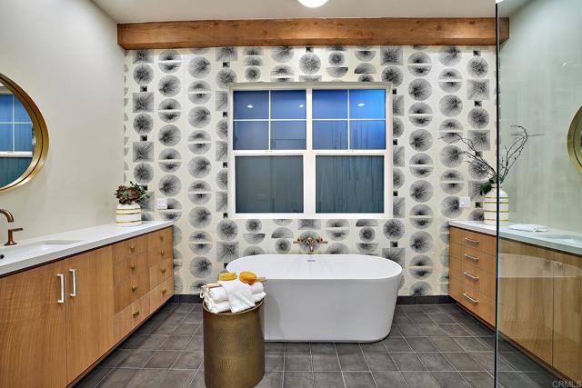 177 N Vulcan Avenue, Encinitas CA: https://media.crmls.org/mediaz/f8fa11fc-6f18-407b-b651-f87dc7a7cccf.jpg