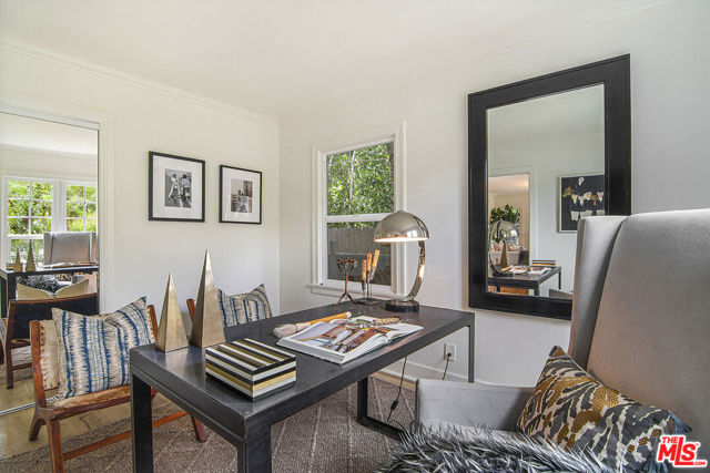 565 N Arden Boulevard, Los Angeles CA: https://media.crmls.org/mediaz/f8fa6bb8-fde6-4f37-bd7e-6f6ad03a8f78.jpg