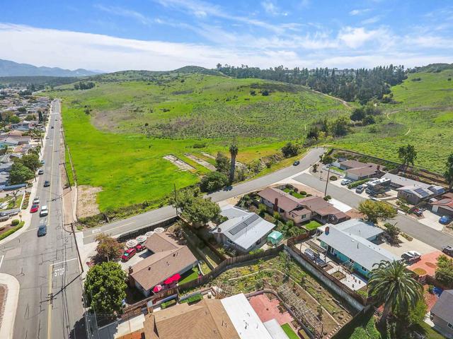 12710 Montauk St, Poway CA: https://media.crmls.org/mediaz/f8fa7e51-3610-4352-be8d-0f9f669eaff5.jpg