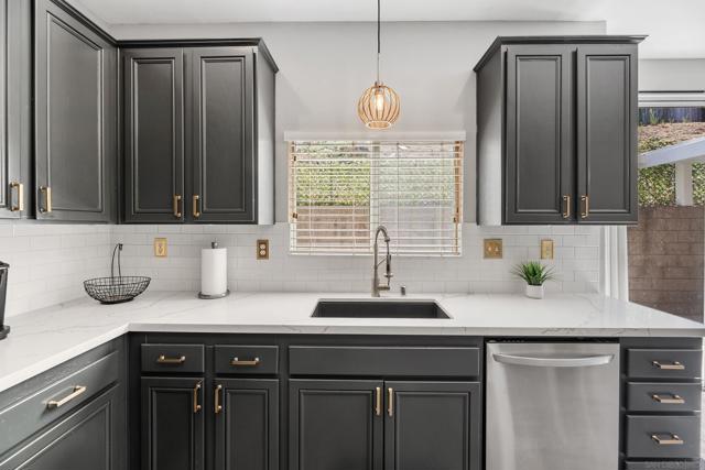 2969 River Dance Way, Alpine CA: https://media.crmls.org/mediaz/f8fa7ff0-f095-4347-901b-2415818cc89e.jpg