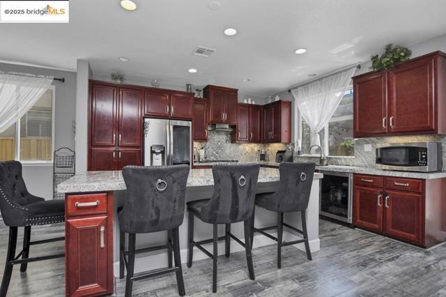 25 Solitude Ct, Oakley CA: https://media.crmls.org/mediaz/f8fa99fd-2063-4edd-967b-a8f360559eba.jpg
