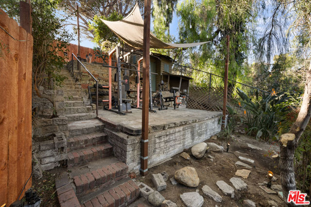 400 W Avenue 42 Avenue, Los Angeles CA: https://media.crmls.org/mediaz/f8fb5b26-0872-4b20-bf61-3637a1d92dc5.jpg