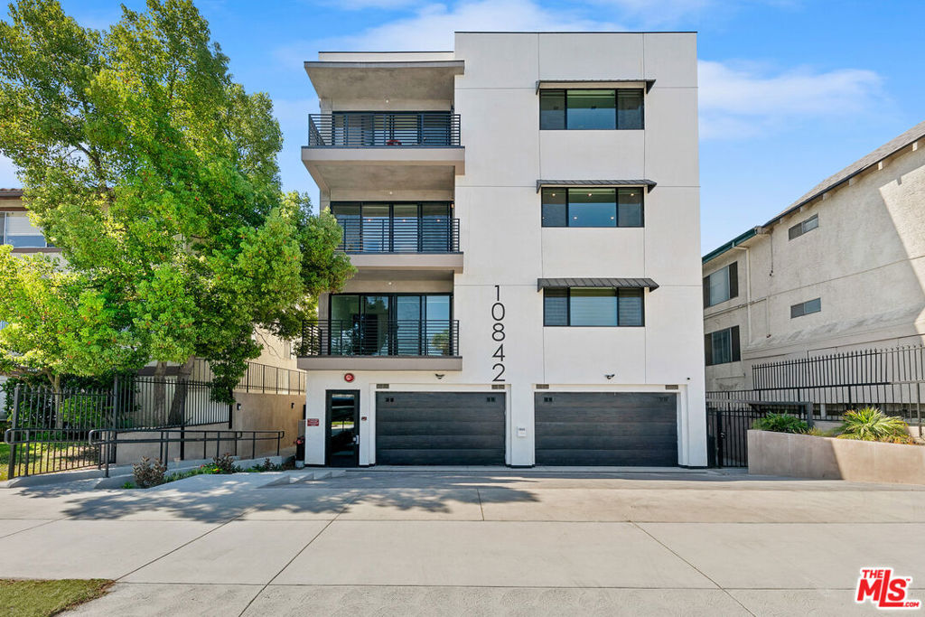 10842 Victory Boulevard #201