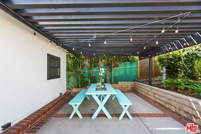 1517 Glendon Avenue, Los Angeles CA: https://media.crmls.org/mediaz/f8fbb10b-2dd2-4c48-858f-7a420f6d557a.jpg