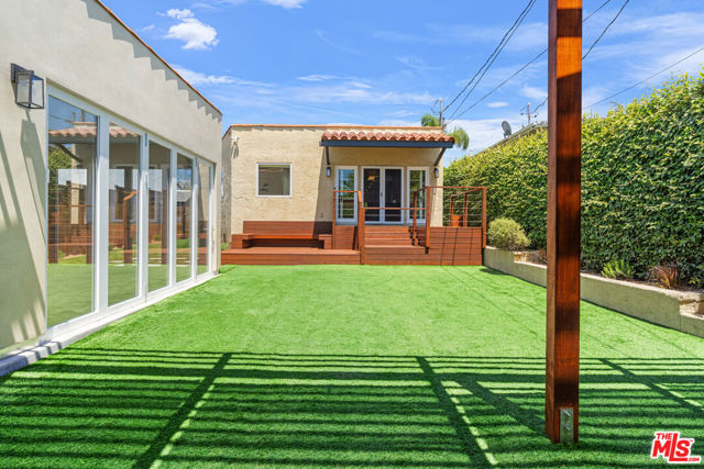 2347 Parnell Avenue, Los Angeles CA: https://media.crmls.org/mediaz/f8fbb37a-685d-4e03-b8f5-bff860c91e19.jpg