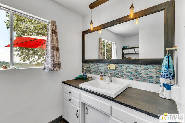 21395 Highway 243, Idyllwild CA: https://media.crmls.org/mediaz/f8fc27cd-a5dd-4b39-8e8b-a337e5055b6f.jpg