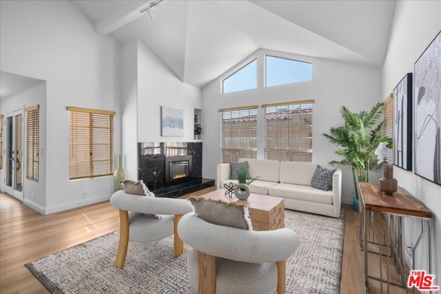 625 9th Street, Hermosa Beach, California 90254, 3 Bedrooms Bedrooms, ,2 BathroomsBathrooms,Residential,Sold,9th,25523845
