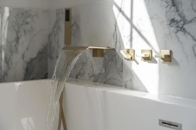 407 Via Ultimo, Encinitas CA: https://media.crmls.org/mediaz/f8fce123-4a12-418c-bfa8-f6bb9efe0471.jpg