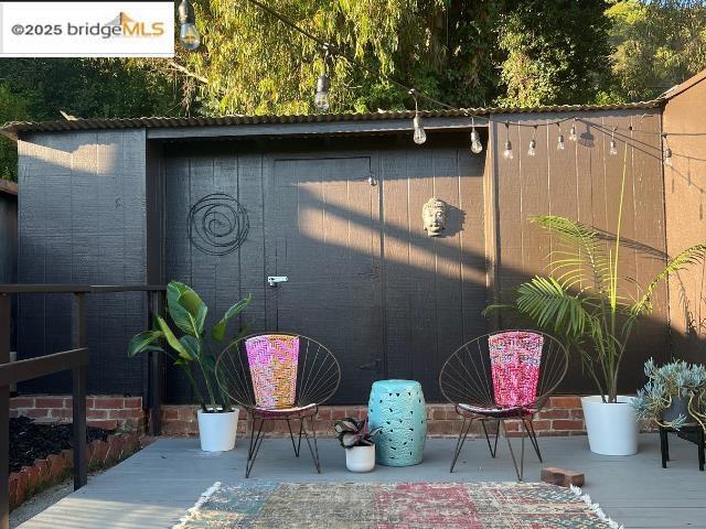 6432 Sunnymere, Oakland CA: https://media.crmls.org/mediaz/f8fd31e7-5f4d-46e1-8338-e52bbce180d8.jpg