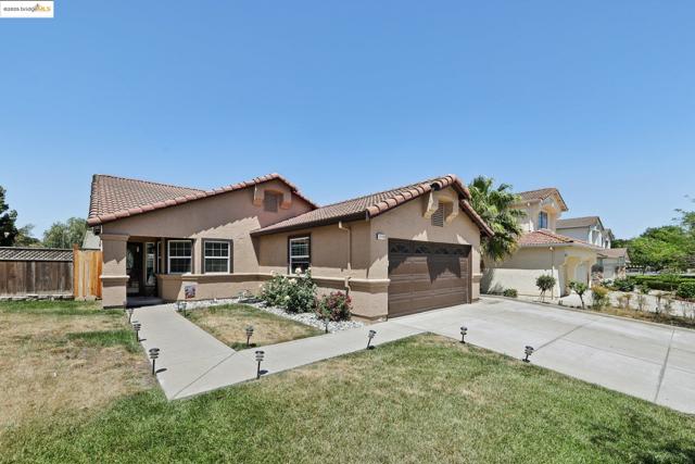 2118 Connie Ln, Oakley CA: https://media.crmls.org/mediaz/f8fdefe5-0bb3-4125-9e5c-1fae9e146245.jpg