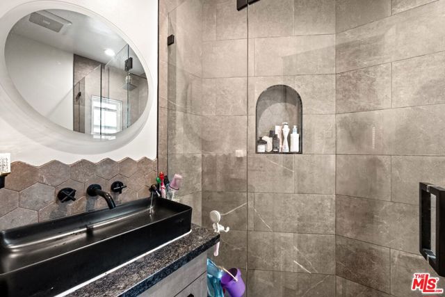 3871 Roxton Avenue, Los Angeles CA: https://media.crmls.org/mediaz/f8fe3ab7-5170-47c9-b607-7b14e622baf7.jpg