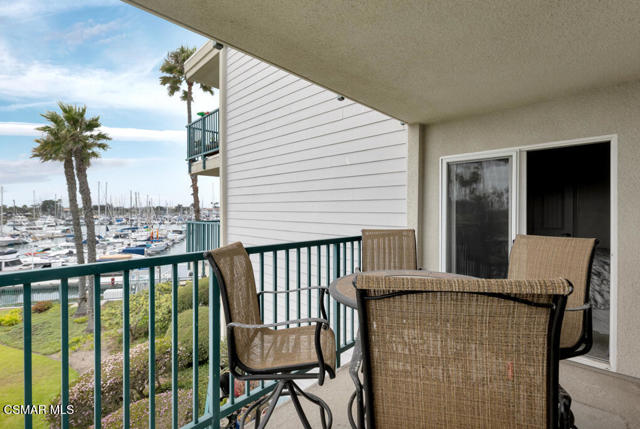 2901 Peninsula Road, Oxnard CA: https://media.crmls.org/mediaz/f8fe72ed-e5d5-4275-8a14-17d421b2a9a8.jpg