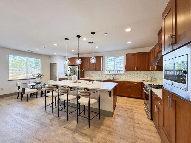 9283 Rancho Hills Drive, Gilroy CA: https://media.crmls.org/mediaz/f8fe87dc-5b34-486f-a871-266f776637f6.jpg
