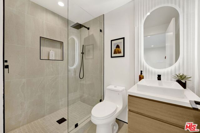 5868 Saturn Street, Los Angeles CA: https://media.crmls.org/mediaz/f8fe8e74-bed6-4633-8f7a-33c1aee79e28.jpg