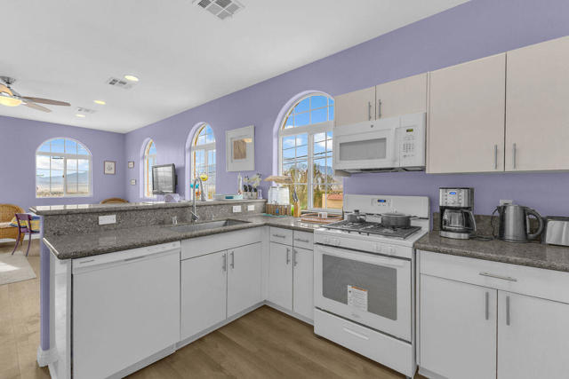 12622 Miracle Hill Road, Desert Hot Springs CA: https://media.crmls.org/mediaz/f8ff0996-e466-444b-b302-1a9fbda77444.jpg