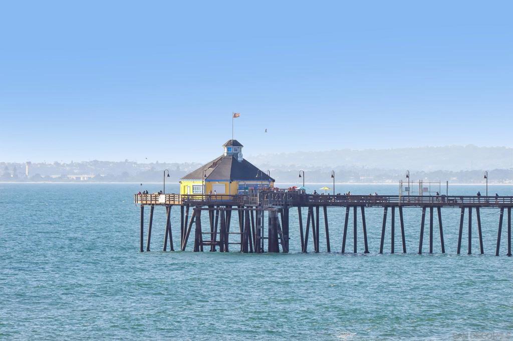 https://media.crmls.org/mediaz/f8ff6b11-3a3c-4a97-8f89-7a314b4dfb82.jpg?preset=X-Large