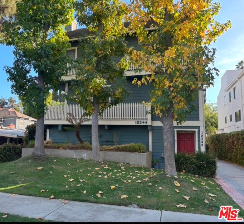 12344 Moorpark Street #3