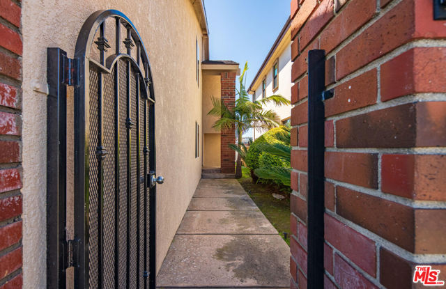 16661 Carousel Lane, Huntington Beach CA: https://media.crmls.org/mediaz/f9007fa6-b14b-4236-b92b-32c0bfa0a700.jpg