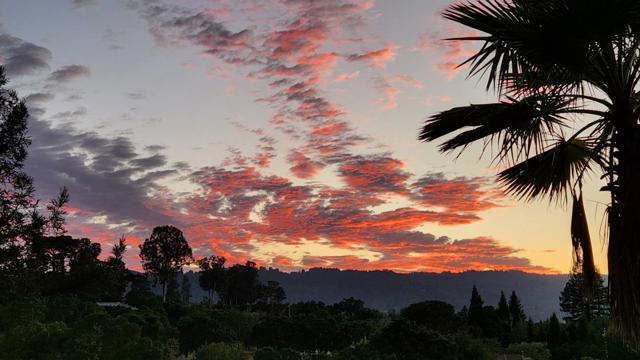 30 Pine Ridge Way, Portola Valley CA: https://media.crmls.org/mediaz/f900c0c3-c822-4b0b-a5b4-46b1501a7e0f.jpg