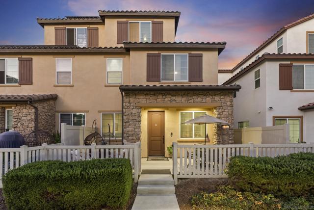 1704 Frangipani Avenue, Chula Vista CA: https://media.crmls.org/mediaz/f9010bed-7f23-496e-8b4e-b4da4ed888c1.jpg