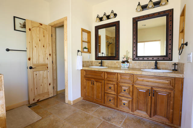 289 Stony Creek Road, Big Bear CA: https://media.crmls.org/mediaz/f90141bc-70ea-44e4-984c-190f73c0d3bb.jpg