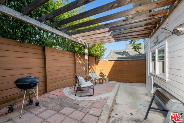 1631 Champlain Terrace, Los Angeles CA: https://media.crmls.org/mediaz/f9014c86-6f70-4ca5-93fa-769e8b44e6b3.jpg
