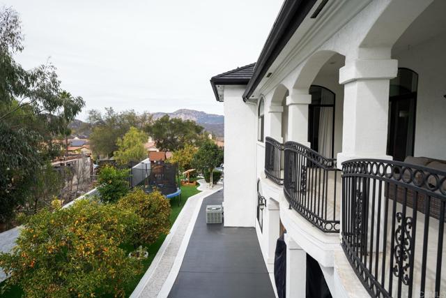 733 CLAYBURN CT, Alpine CA: https://media.crmls.org/mediaz/f9015316-ae22-4981-ba95-bebc483b480a.jpg