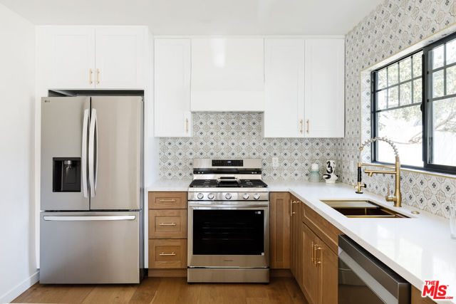 2353 Lucerne Avenue, Los Angeles CA: https://media.crmls.org/mediaz/f901d775-5023-45e6-b62e-49293a3c6cd9.jpg
