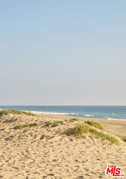 29500 Heathercliff Road, Malibu CA: https://media.crmls.org/mediaz/f901e4e3-80d3-4ed6-95b6-4dd77326735a.jpg