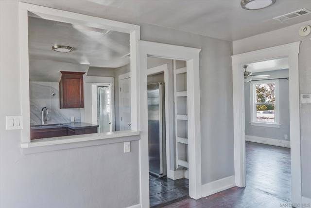 1035 Edgemont Place, San Diego CA: https://media.crmls.org/mediaz/f90244dc-0e2a-4962-a733-5b50c2e8ddc8.jpg