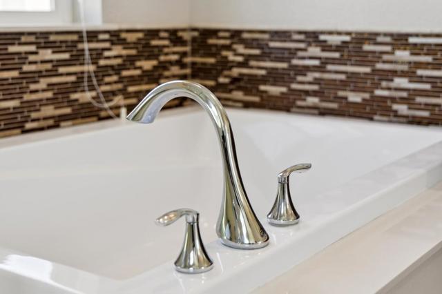 2521 Apricot Way, Gilroy CA: https://media.crmls.org/mediaz/f9025560-69fc-4d54-8790-7c7b058def07.jpg