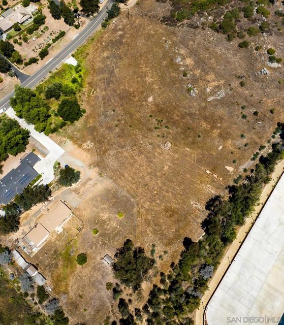 0 Kauana Loa Dr, Escondido CA: https://media.crmls.org/mediaz/f902ac9d-46c8-4d12-a6cf-84028810a392.jpg