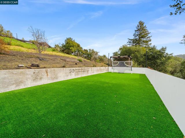 125 Sleepy Hollow Ln, Orinda CA: https://media.crmls.org/mediaz/f902ce7f-1c24-4665-b6bc-15937c387956.jpg