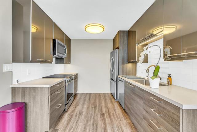 999 Carolina Street, San Francisco CA: https://media.crmls.org/mediaz/f90314ea-6dd2-4c4c-af50-ed869ecbbd03.jpg