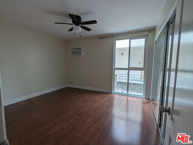 633 N Sweetzer Avenue, West Hollywood CA: https://media.crmls.org/mediaz/f9035273-303e-4d1b-a8da-cb1351e4dd71.jpg
