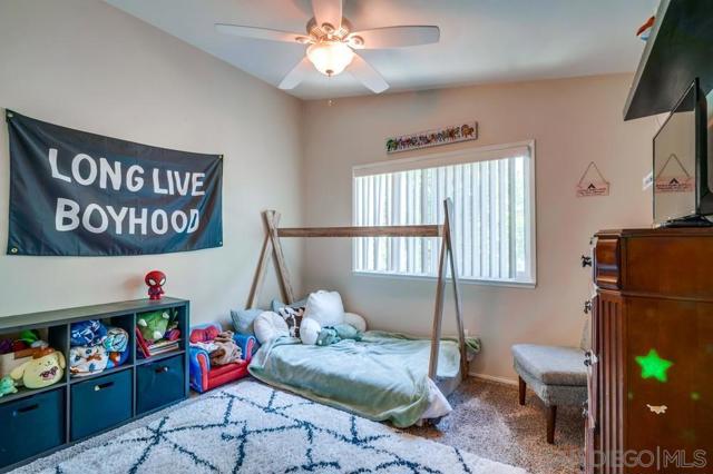 1721 Maxwell Ln, Corona CA: https://media.crmls.org/mediaz/f903b61d-3d50-4e3c-8e2e-2264f40eb90e.jpg