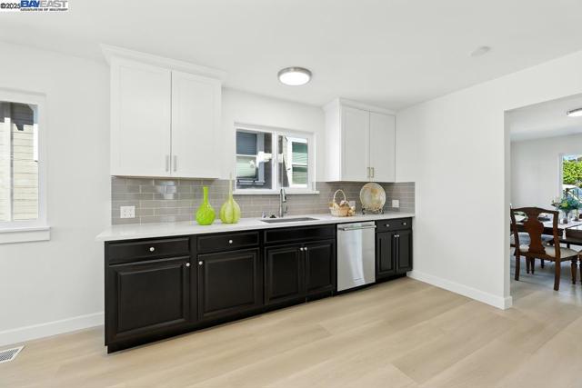1739 E 22Nd St, Oakland CA: https://media.crmls.org/mediaz/f903d5d5-fa2b-4bd0-8859-c5abd6b93074.jpg