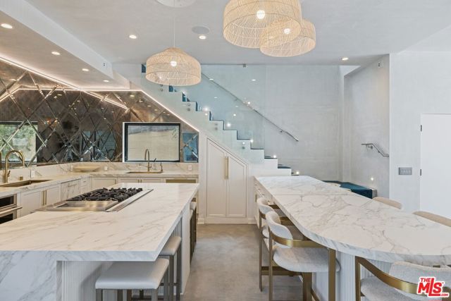 15 Reef Street, Marina del Rey CA: https://media.crmls.org/mediaz/f90446eb-63cc-4598-b8da-3a4e2eef41e6.jpg